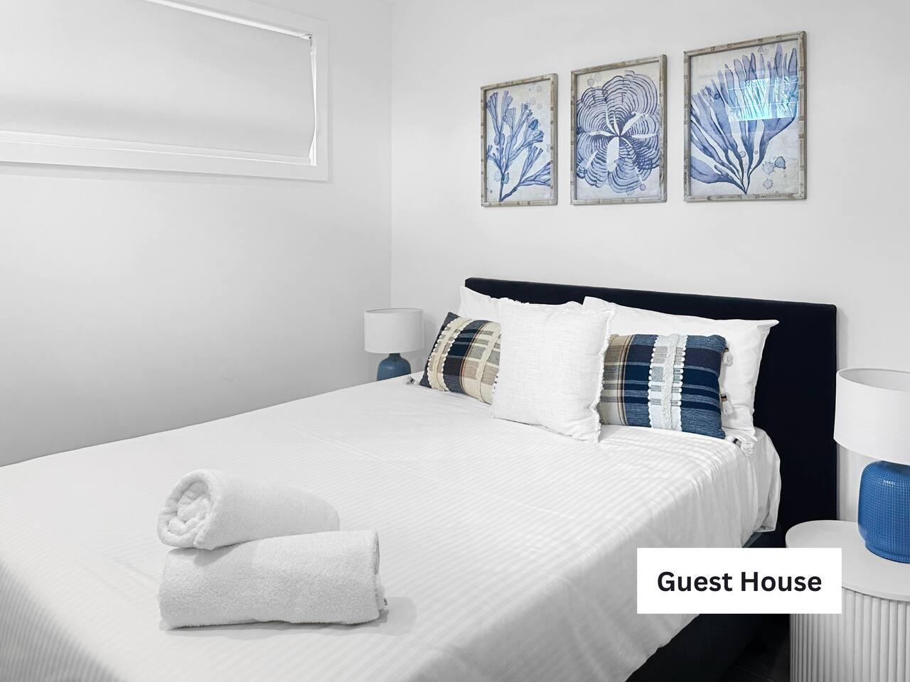 Guest House Bedroom 1: 1x Queen Bed