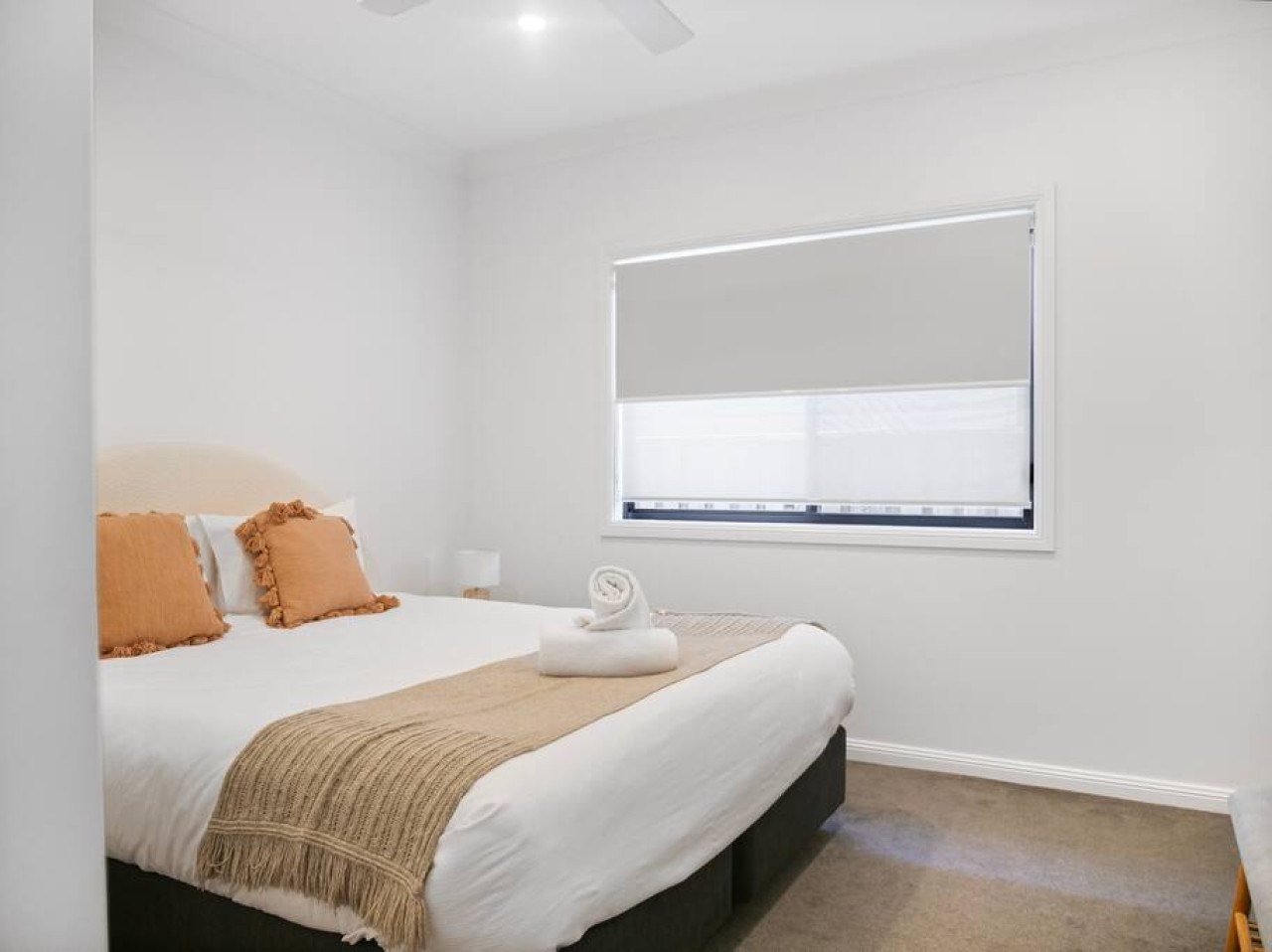 Main House: 1x King bed
Comfortable bed ensures restful sleep.