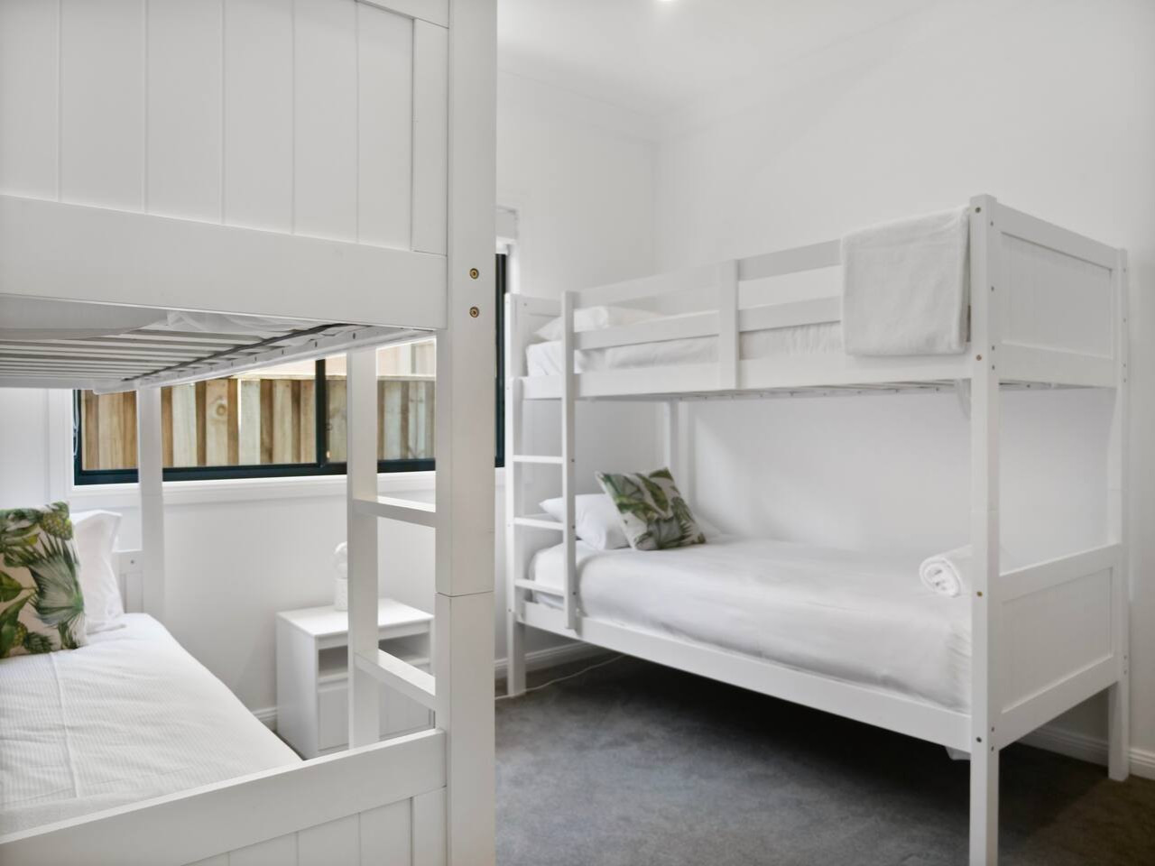 Main House Bedroom 4: 4x King Single Bunk Bed
Cozy bunk bed setup perfect for families or group getaways.