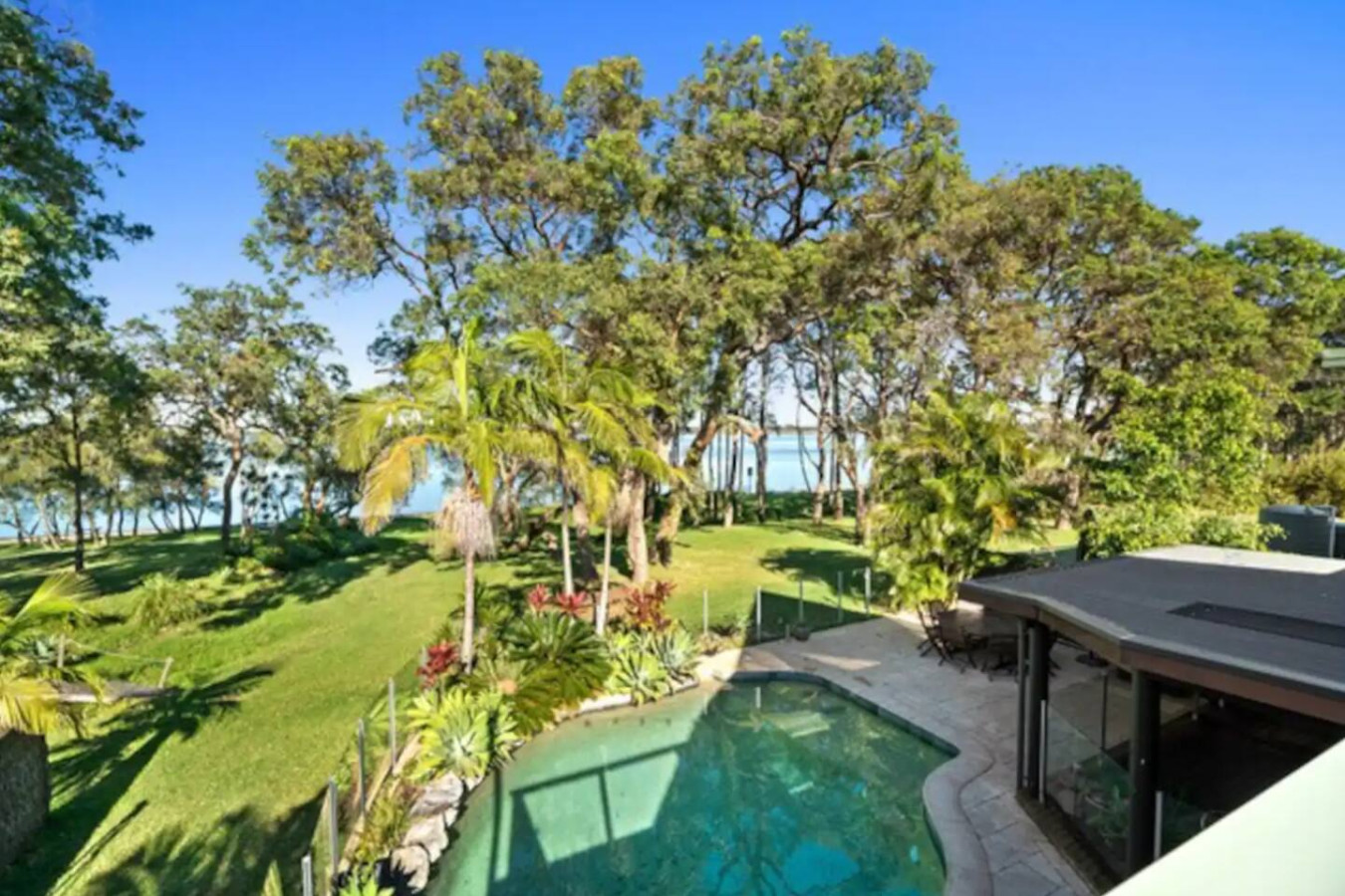 Blissful Lakefront Pool & Oasis - Lake Munmorah