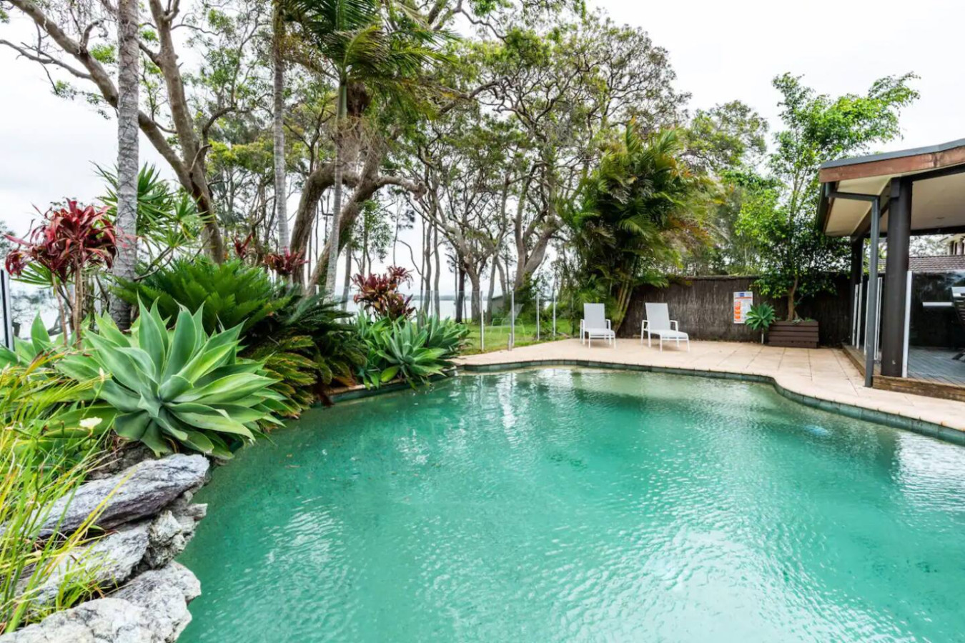 Blissful Lakefront Pool & Oasis - Lake Munmorah