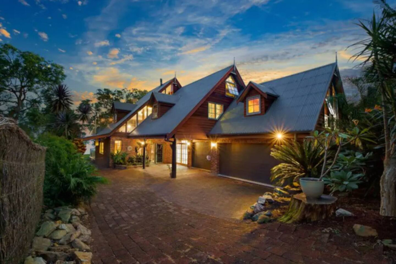 Blissful Lakefront Pool & Oasis - Lake Munmorah