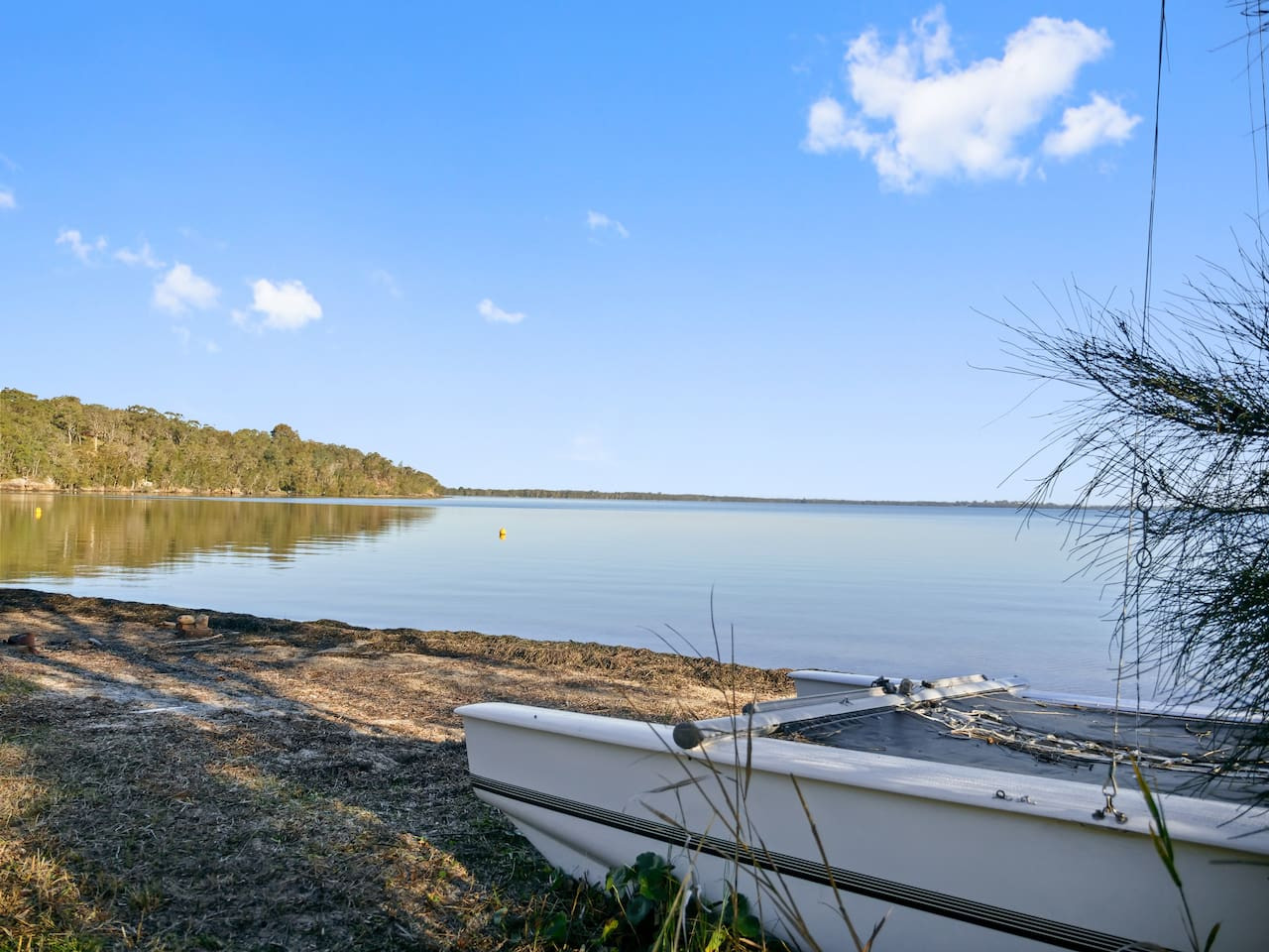 Blissful Lakefront Pool & Oasis - Lake Munmorah