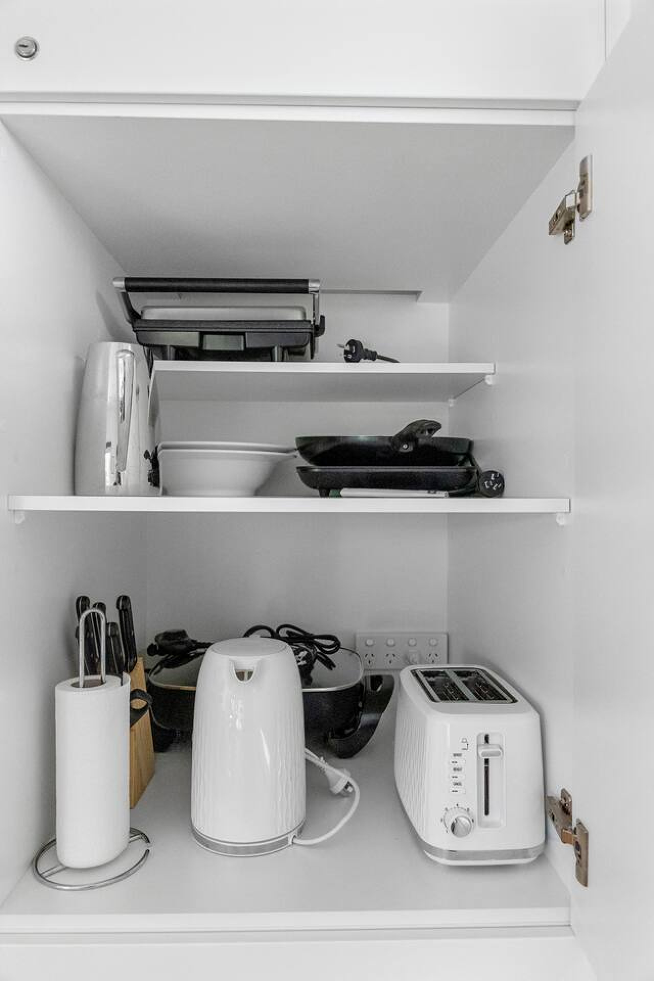 Prefer eating home-made meals? Featuring stove, kettle, toaster and sandwich maker!