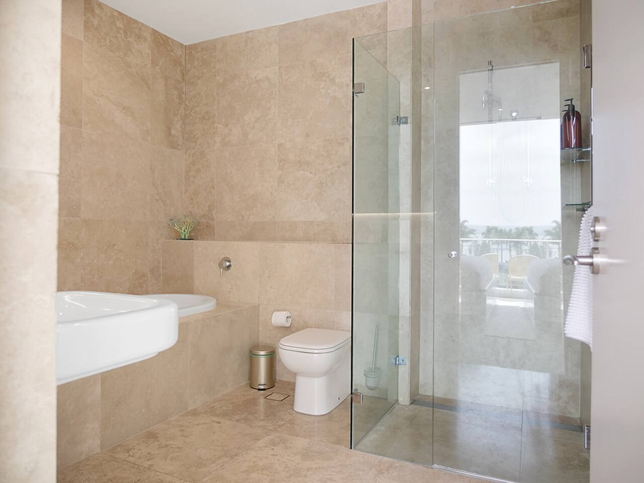 Luxury meets comfort. Your relaxing getaway starts here!