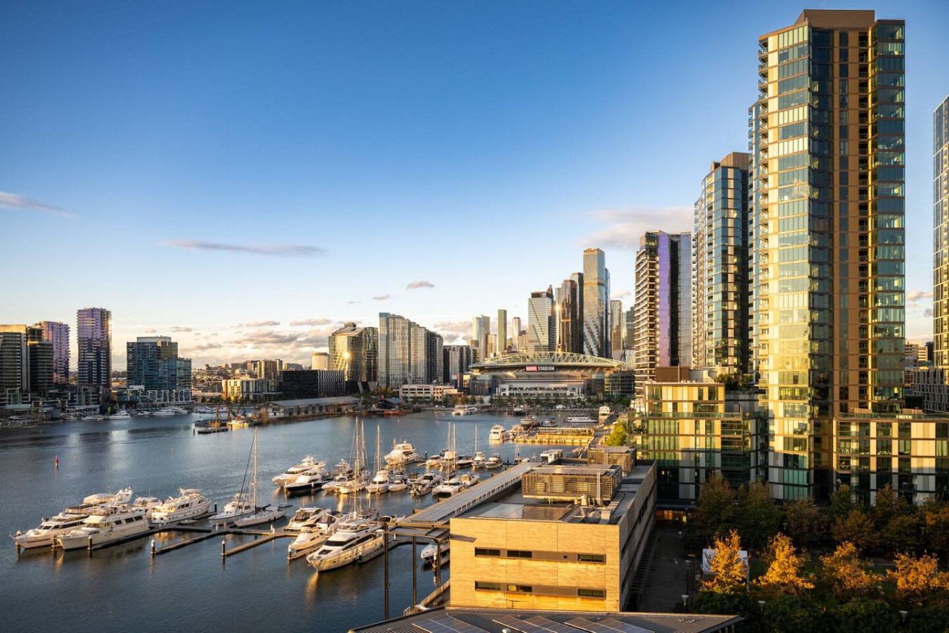 Where Nature Meets Urban Charm: Stunning Lakefront and Cityscape Views