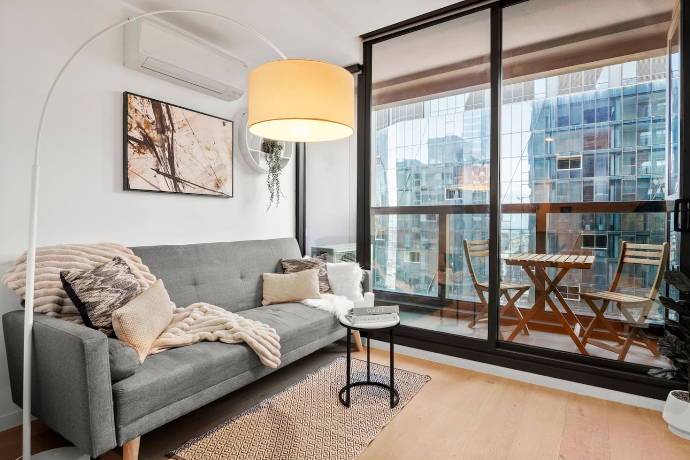 From cozy lounge to guest-ready haven—our sofa bed makes every moment in the living room effortless and inviting!