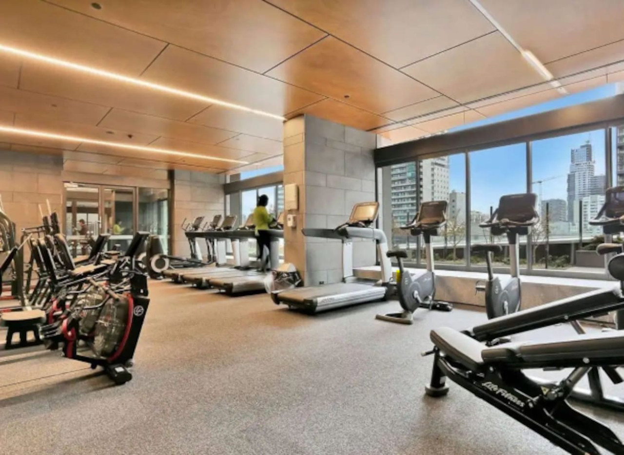 Reach your fitness goals with ease – enjoy the convenience of our in-building gym.
