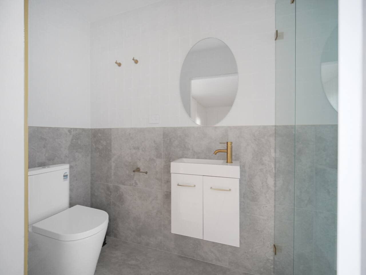 Enjoy comfort and convenience in our fully equipped bathroom.