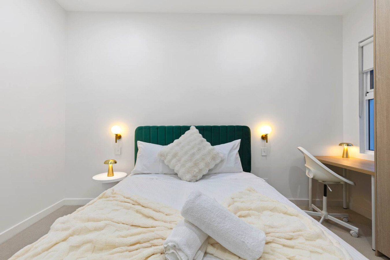 Modern queen size bed with a cozy bed, warm lighting, and a stylish workspace for a relaxing stay. By Superhostly