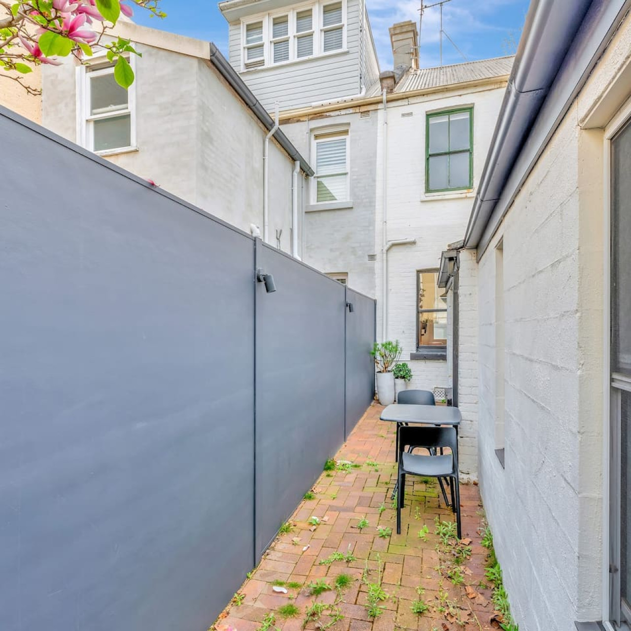 Private courtyard ideal for morning coffee or evening relaxation – By Superhostly