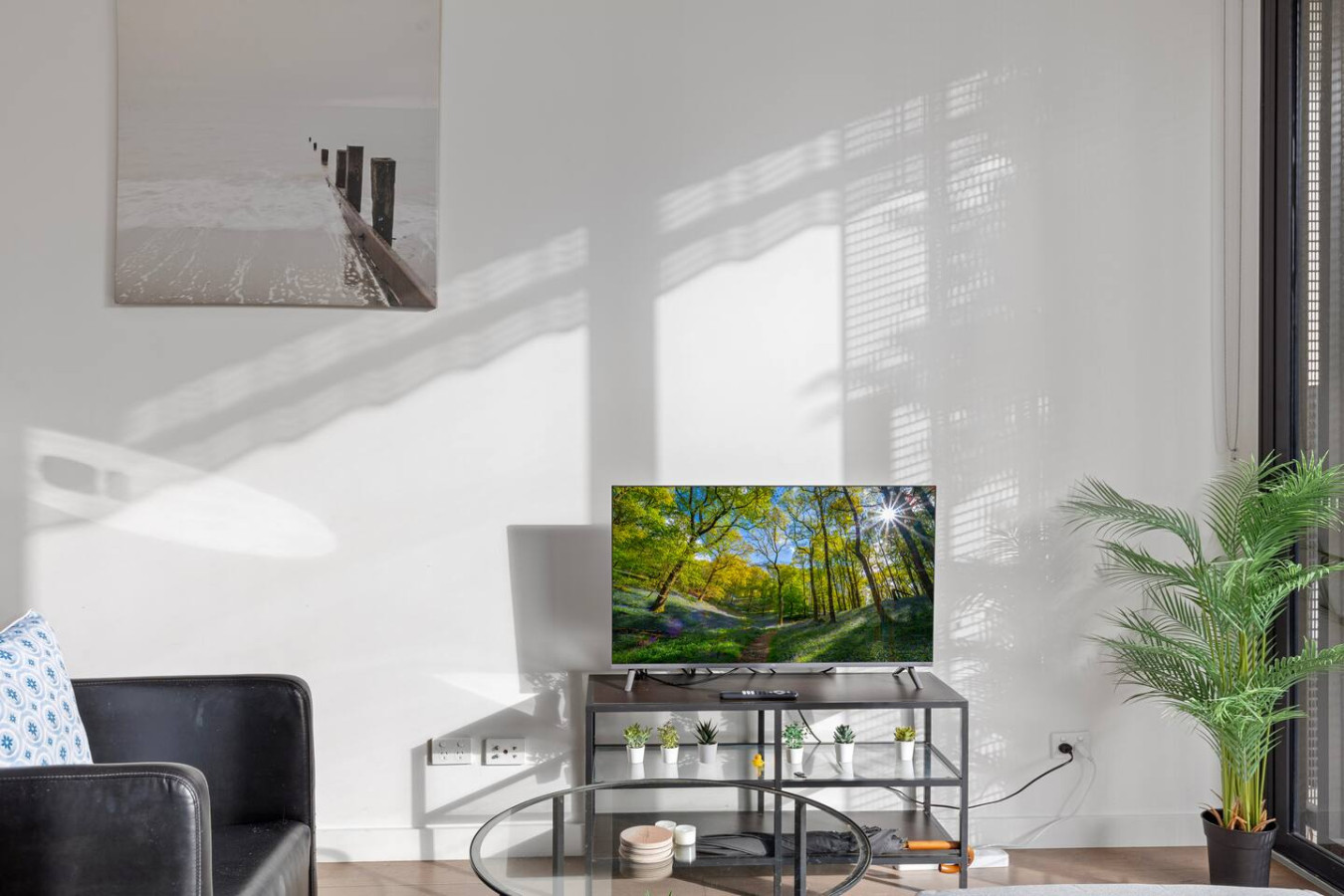 Kick back with your favorite shows in a well-lit lounge with a flat-screen TV. By Superhostly