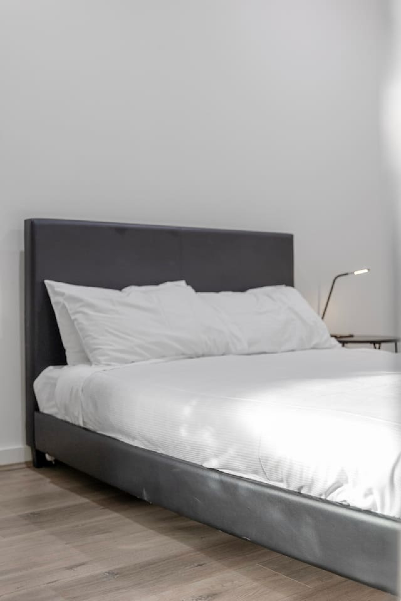 A fresh and tidy bedroom setup for restful nights and peaceful mornings. By Superhostly