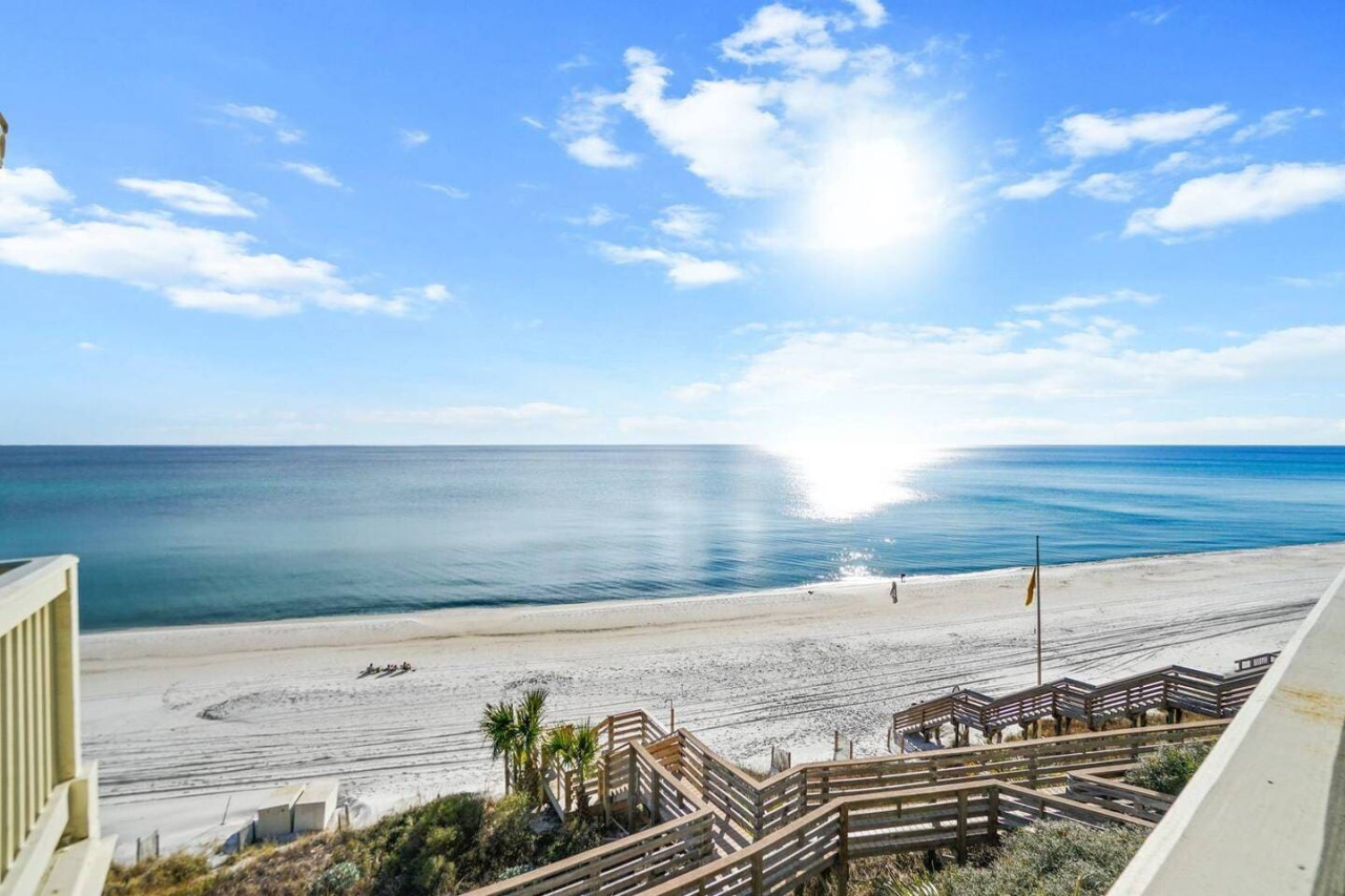 Mistral Breeze 19 ~ Elegant 30A Beachfront