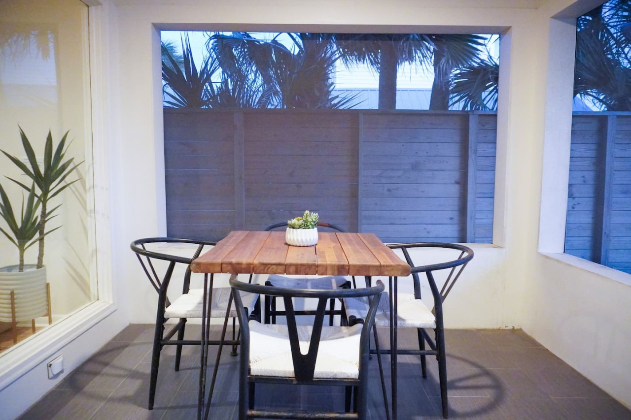 Beachfront Escape - Quiet Retreat On The Beach
