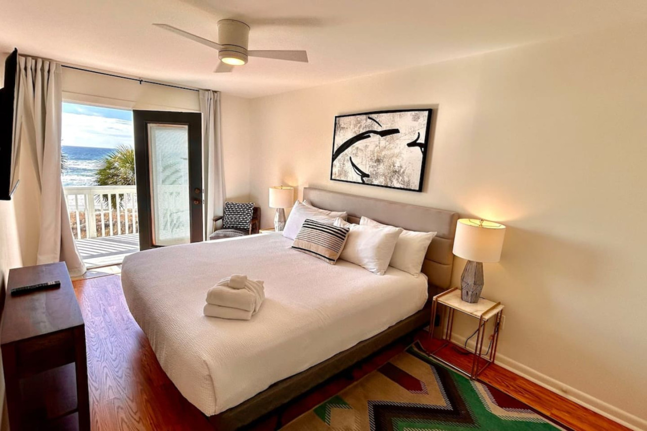 Beachfront Escape - Quiet Retreat On The Beach