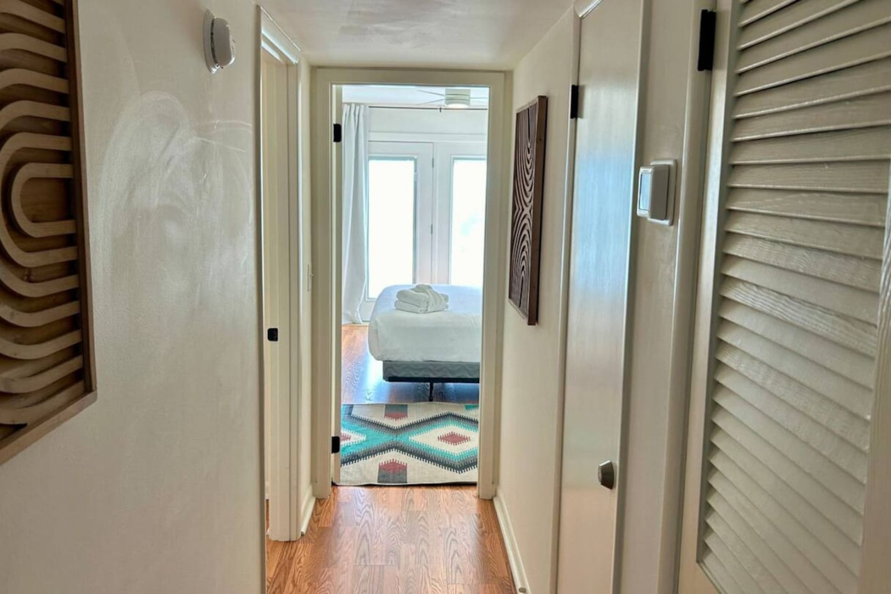 Beachfront Escape - Quiet Retreat On The Beach