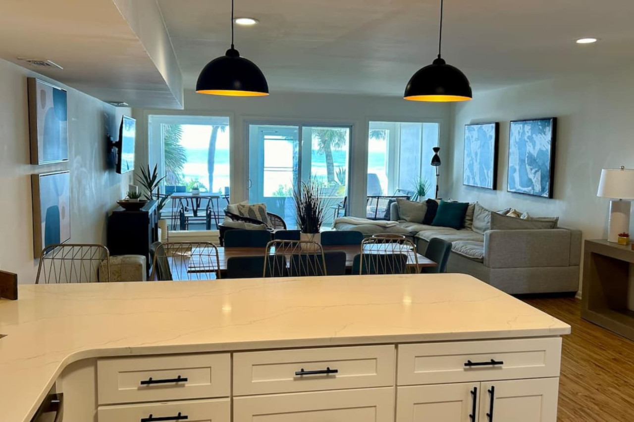 Beachfront Escape - Quiet Retreat On The Beach