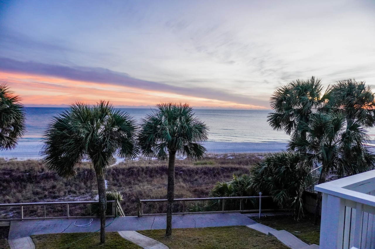 Beachfront Escape - Quiet Retreat On The Beach
