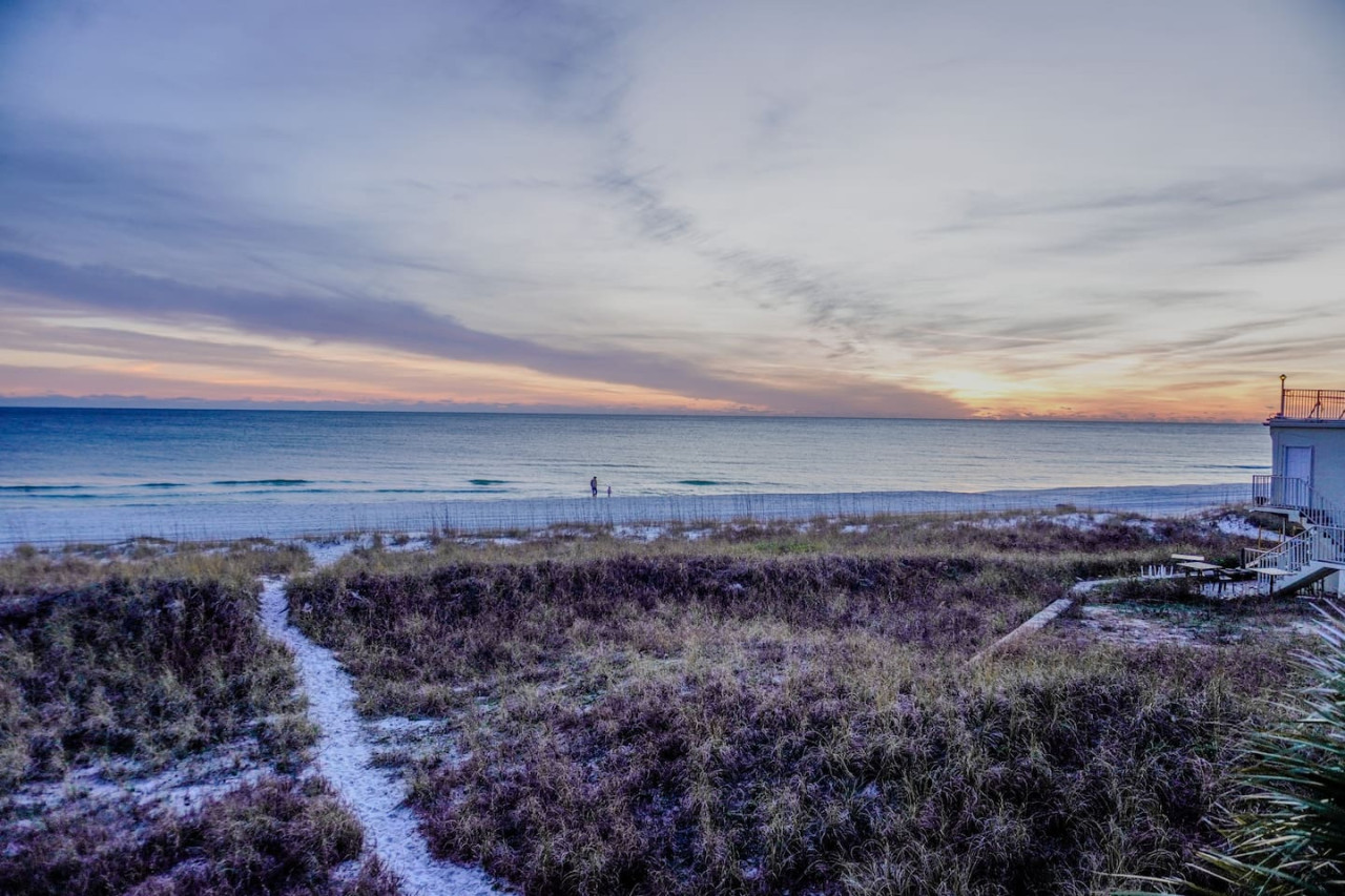 Beachfront Escape - Quiet Retreat On The Beach