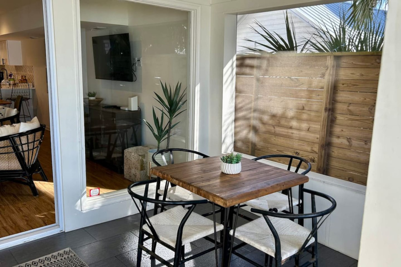 Beachfront Escape - Quiet Retreat On The Beach