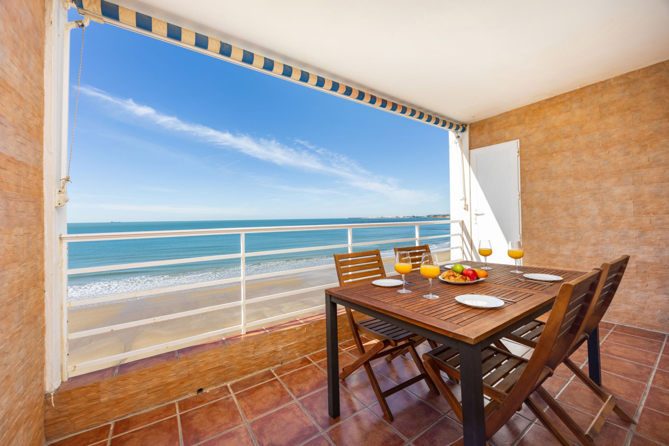 Bahia Beachfront Apartment — foto 17