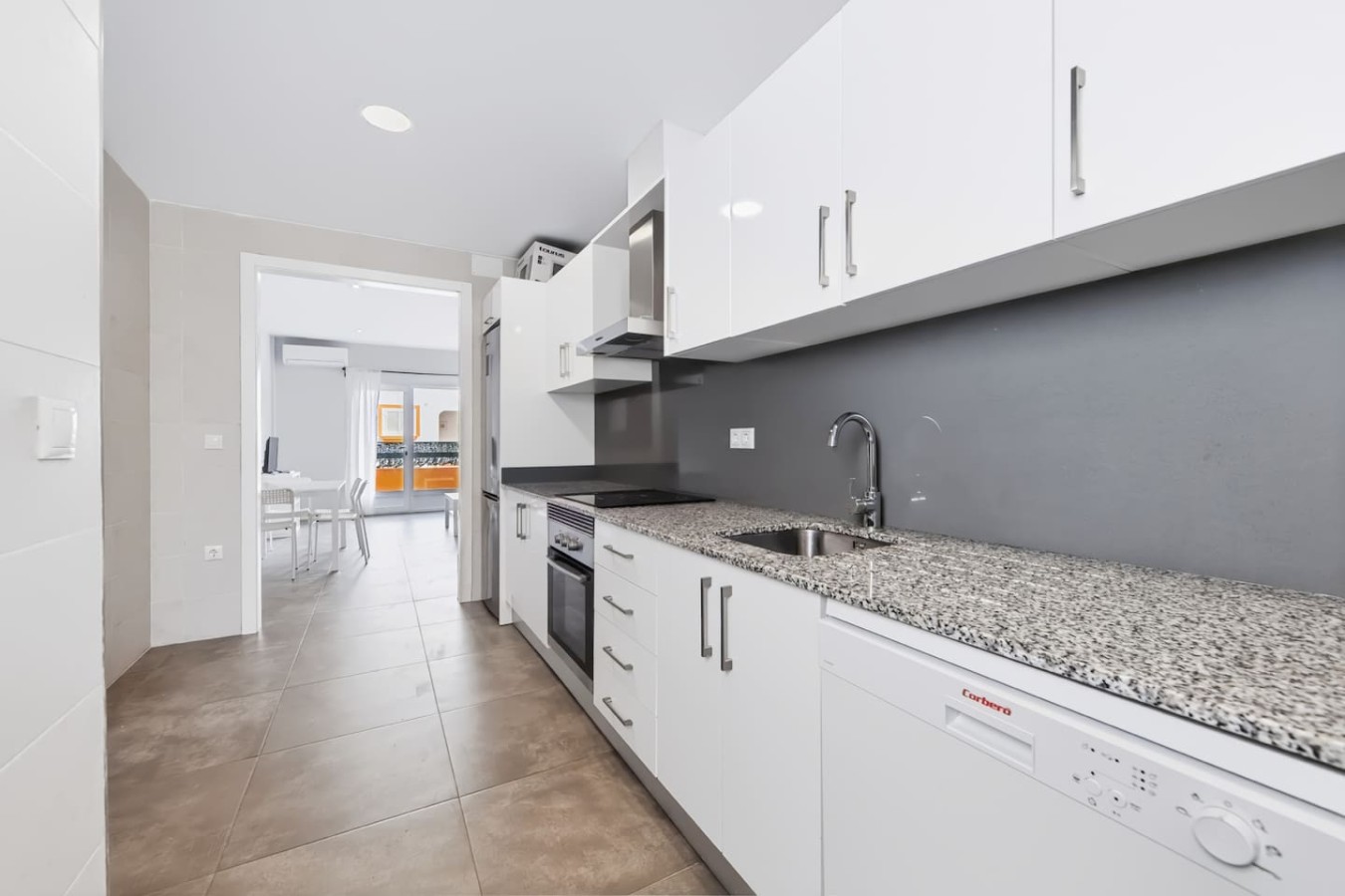 Bright & Modern Coastal Escape - Vera Playa — foto 14