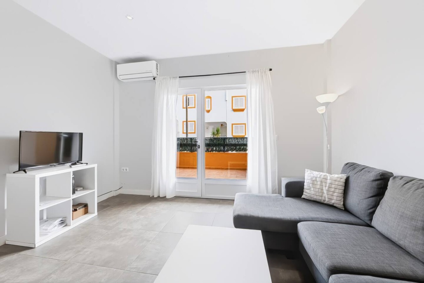 Bright & Modern Coastal Escape - Vera Playa — foto 17