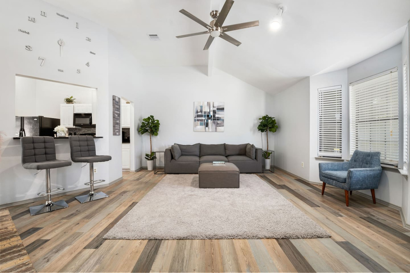 Centrally Located And Fully Stocked Kitchen - Inviting Retreat - 댈러스