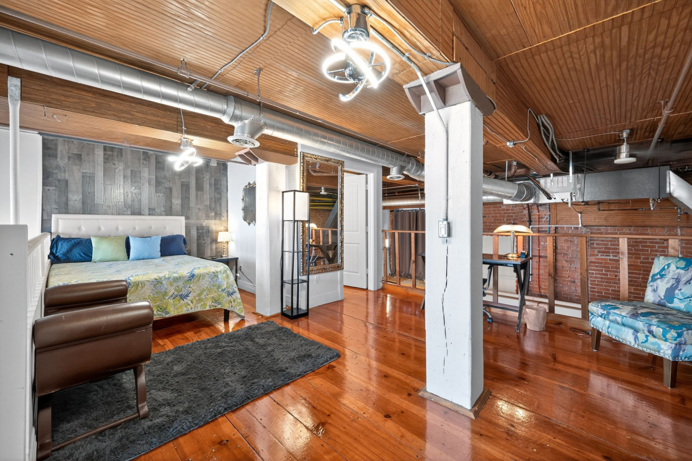 Stylish Loft with Modern Amenities in Detroit 4