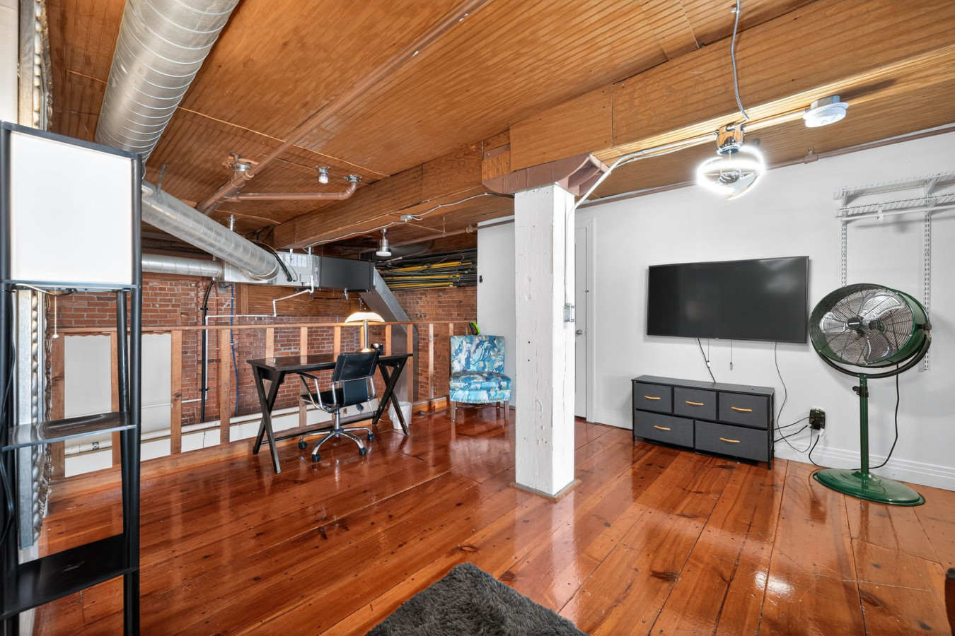 Stylish Loft with Modern Amenities in Detroit 5