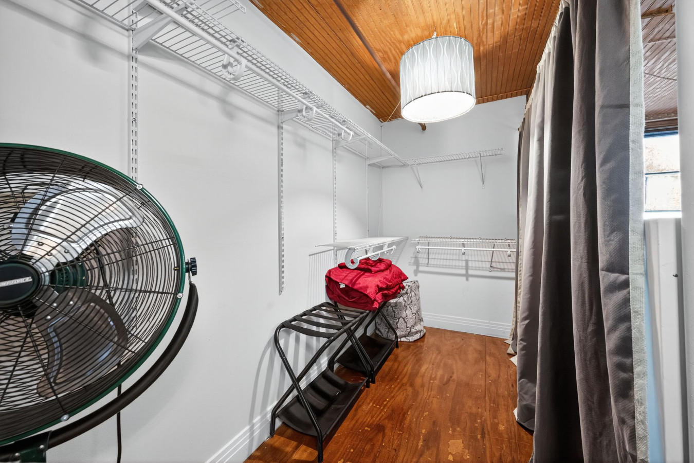 Stylish Loft with Modern Amenities in Detroit 6