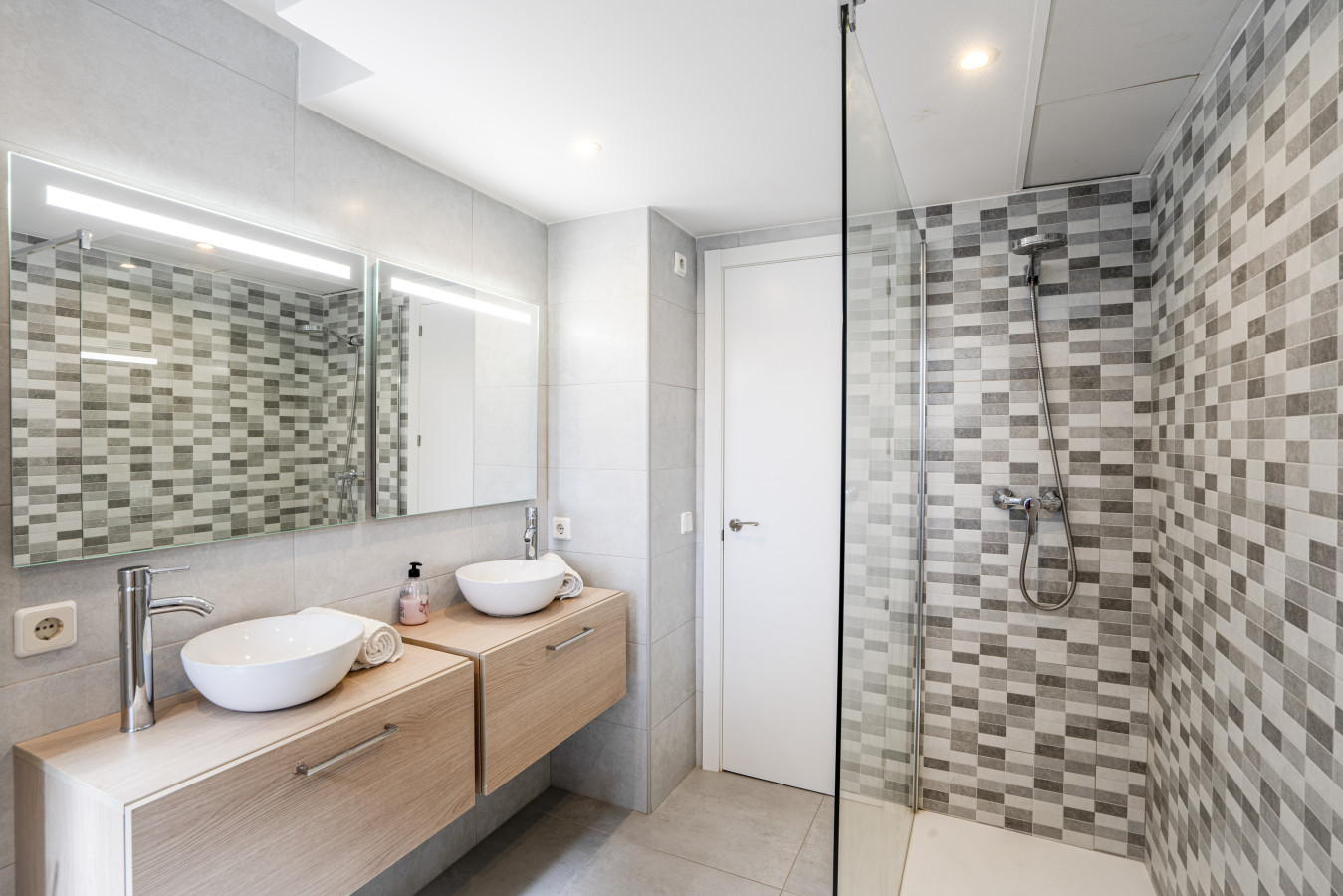 Master bedroom en-suite bathroom with walk-in shower