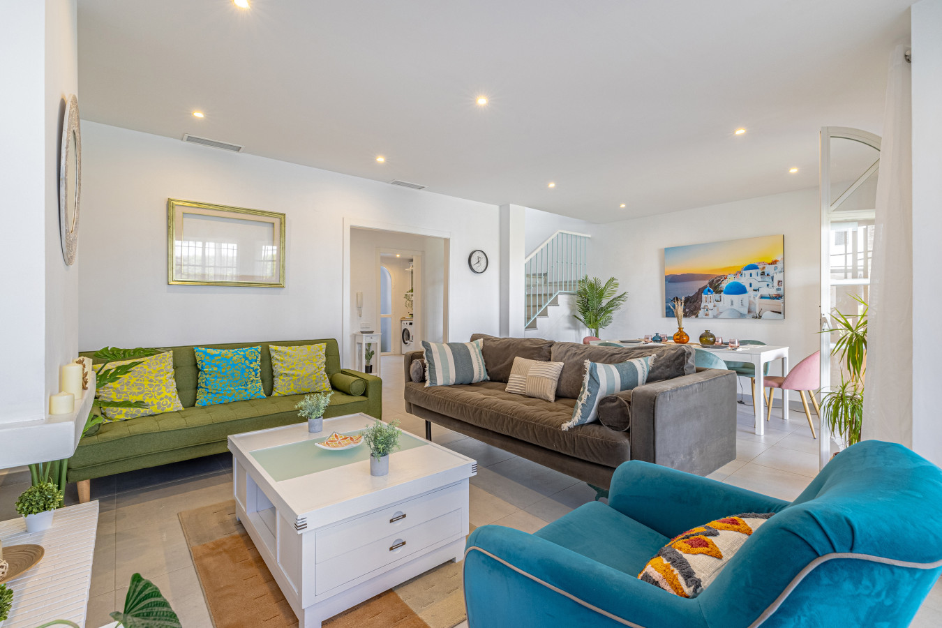 Luminous living room with Smart TV, chic decoration, and 6-person dining area