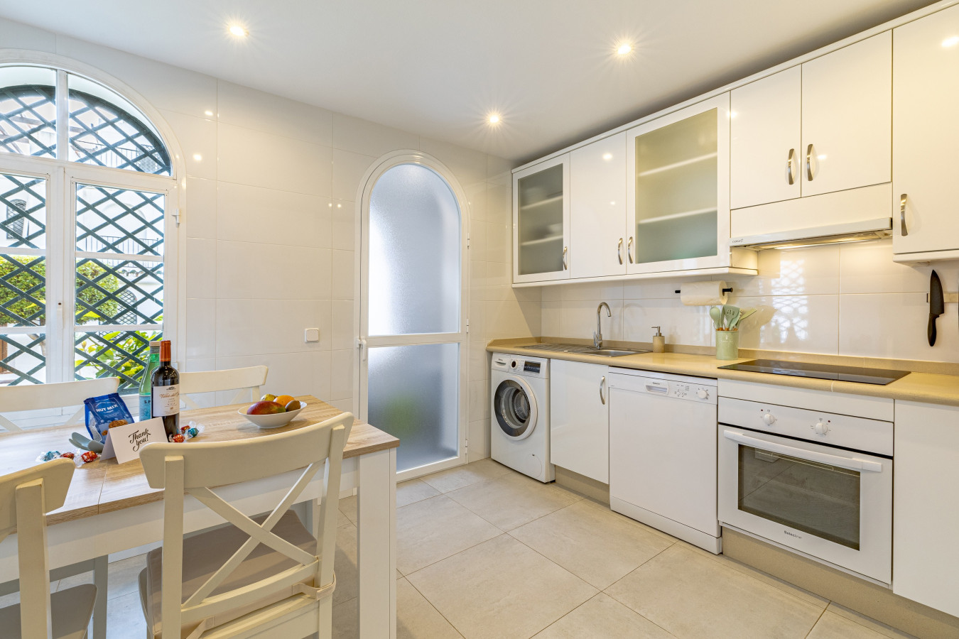 Fully-equipped kitchen with dishwasher, washing machine, oven and Nescafé Dolce Gusto machine