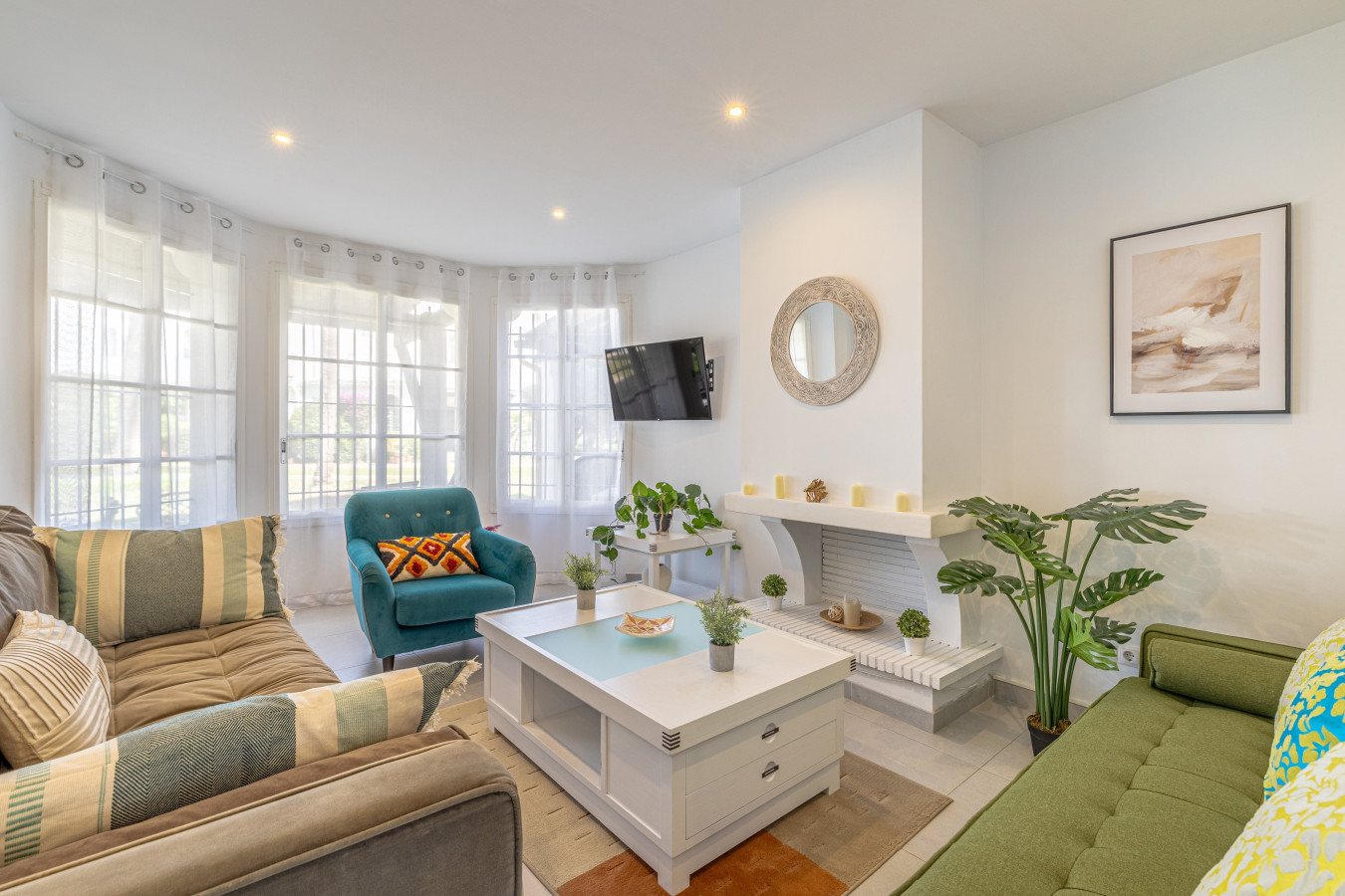 Luminous living room with Smart TV, chic decoration, and 6-person dining area