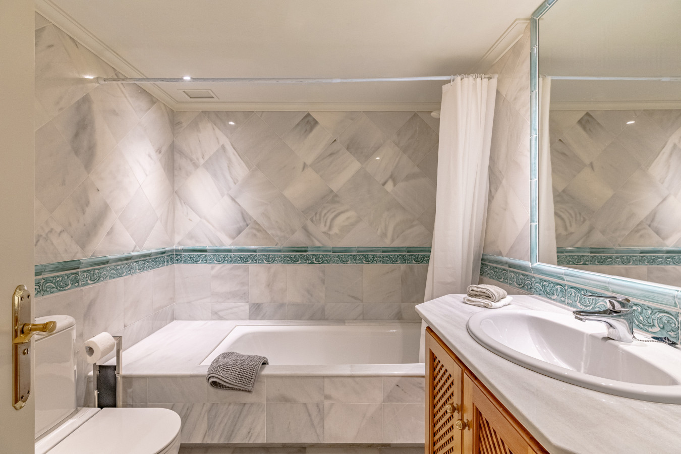 Third bedroom en-suite bathroom with shower over bath