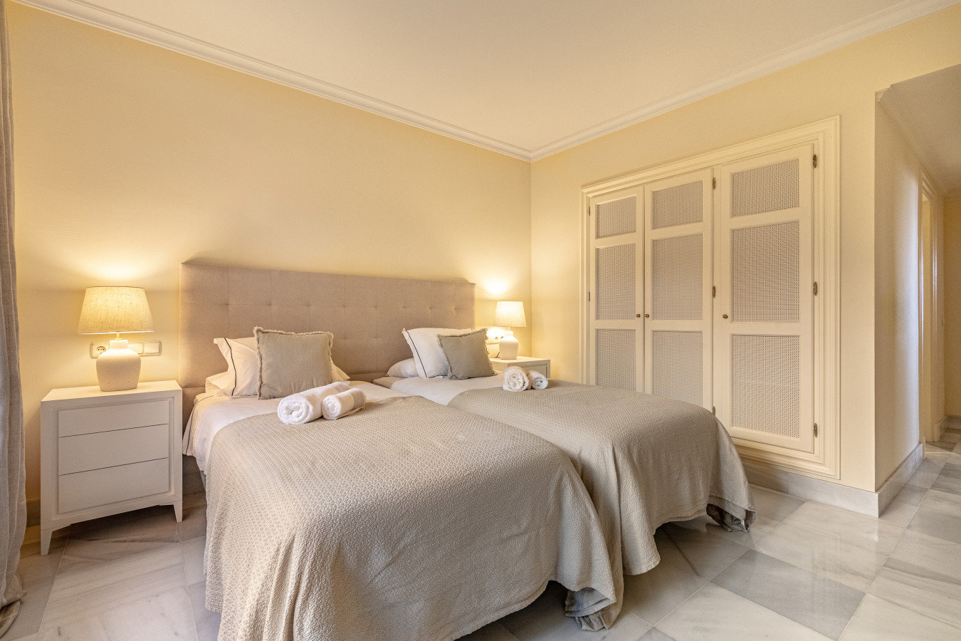Third bedroom with twin beds and en-suite bathroom