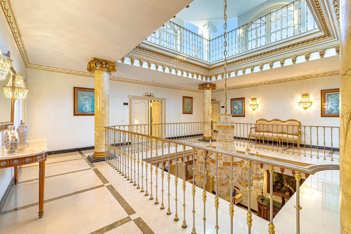Second floor of the entrance hall