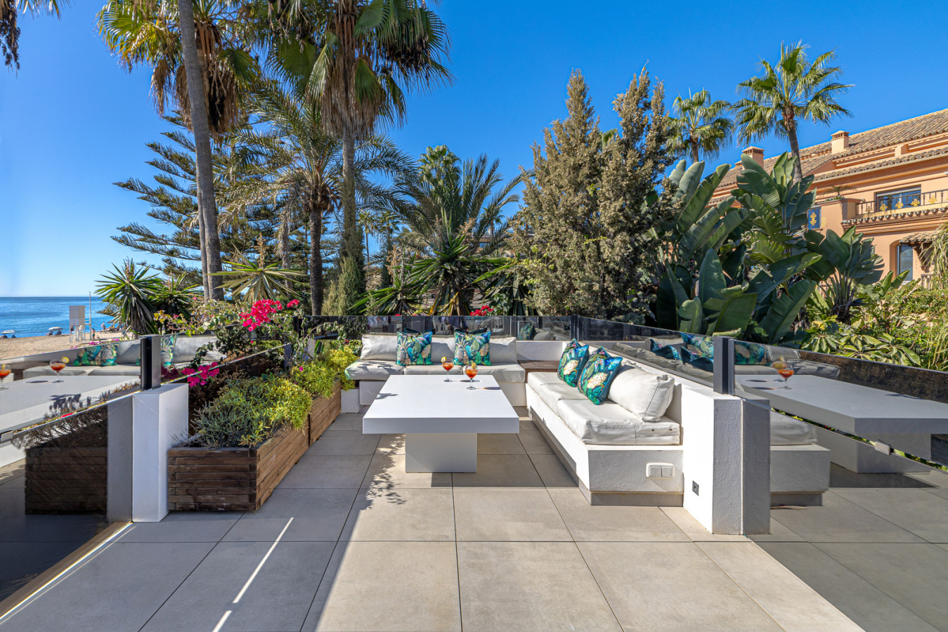 Frontline mirador with breathtaking panoramic vistas