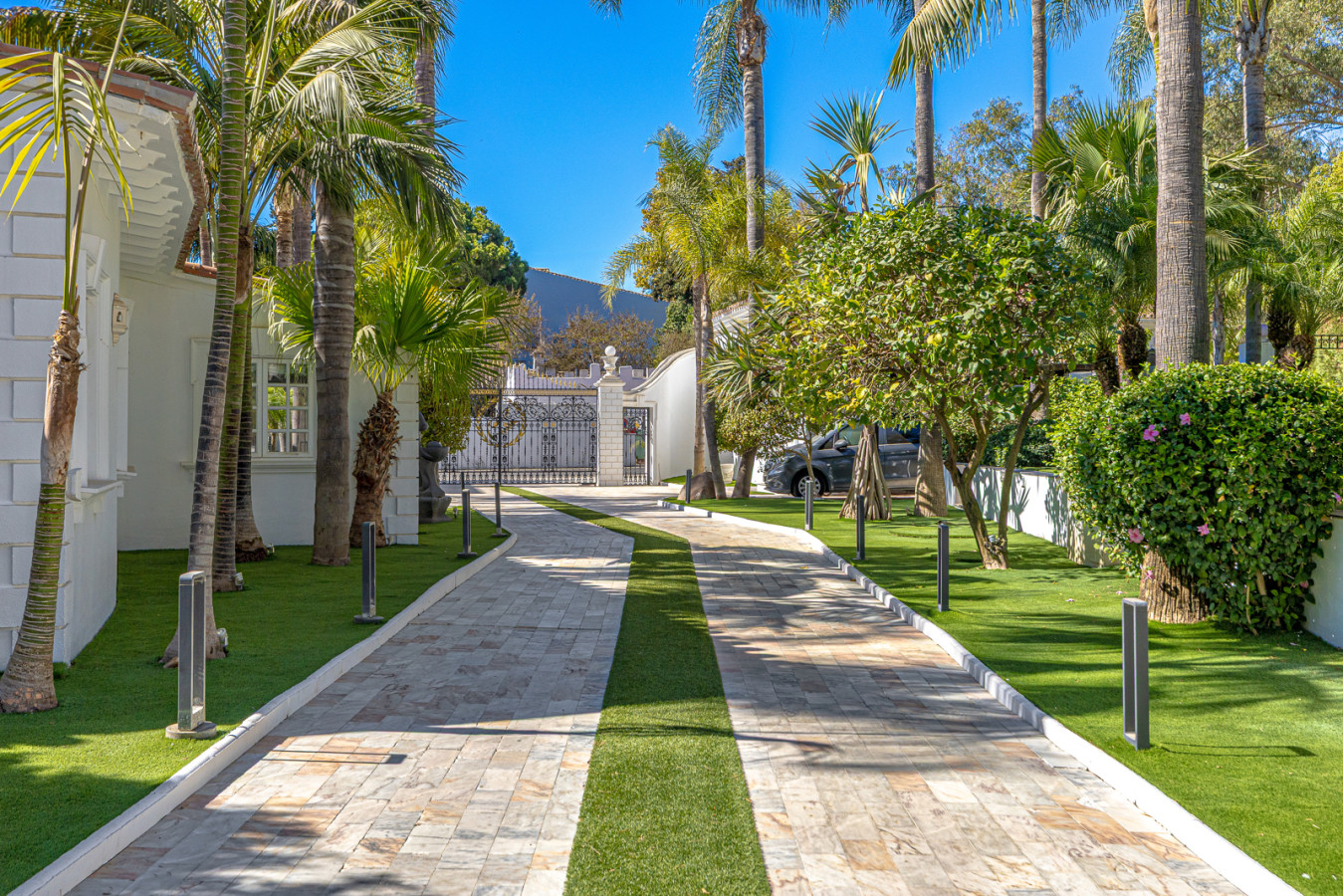 Villa El Martinete entrance and marble driveway
