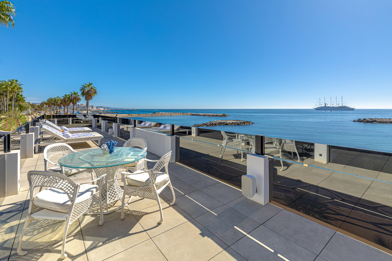 Frontline mirador with breathtaking panoramic vistas
