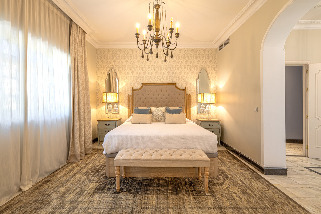 Sixth bedroom with en-suite bathroom