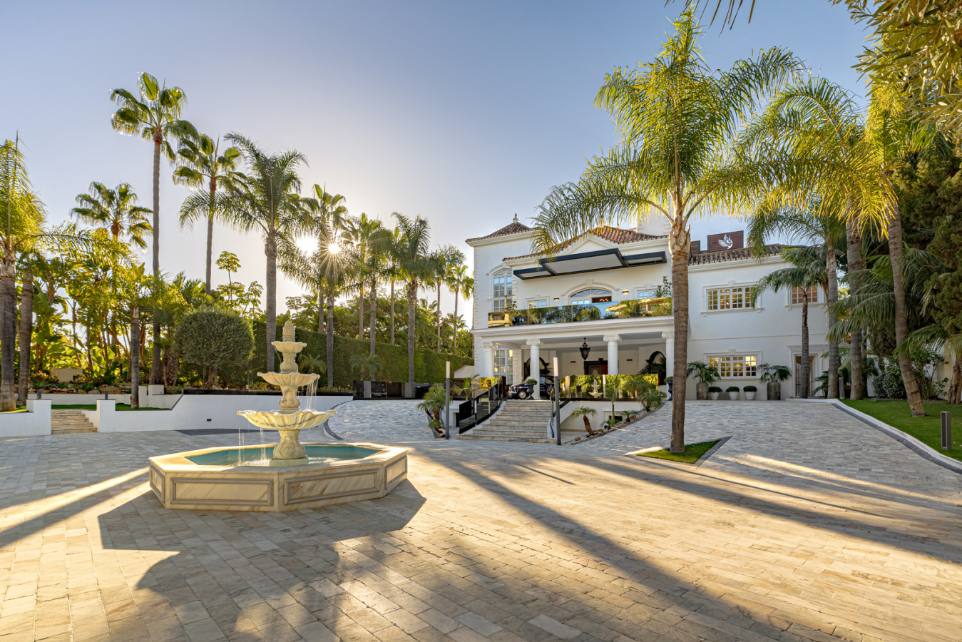 Villa El Martinete facade and marble driveway