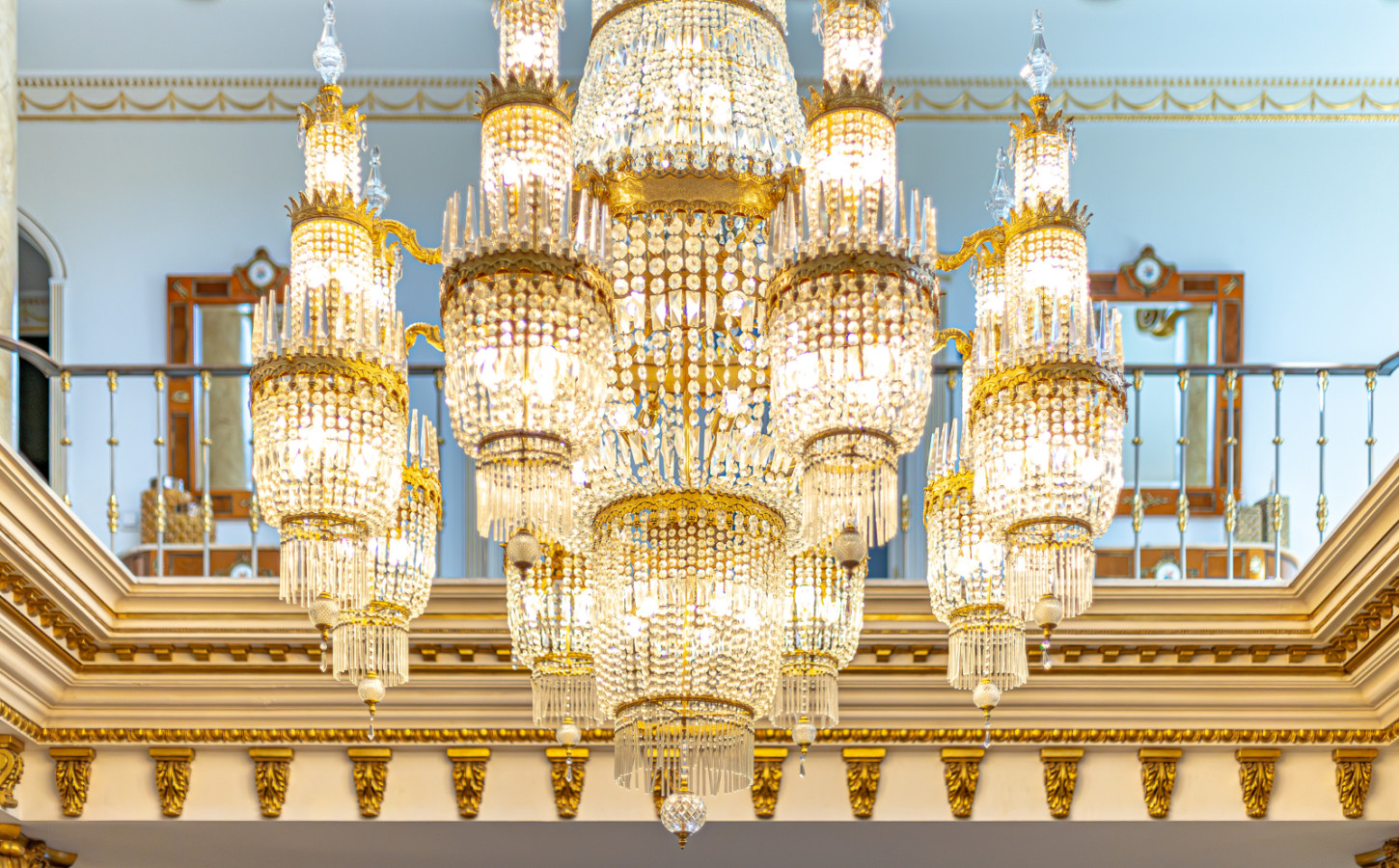 Entrance hall grand chandelier