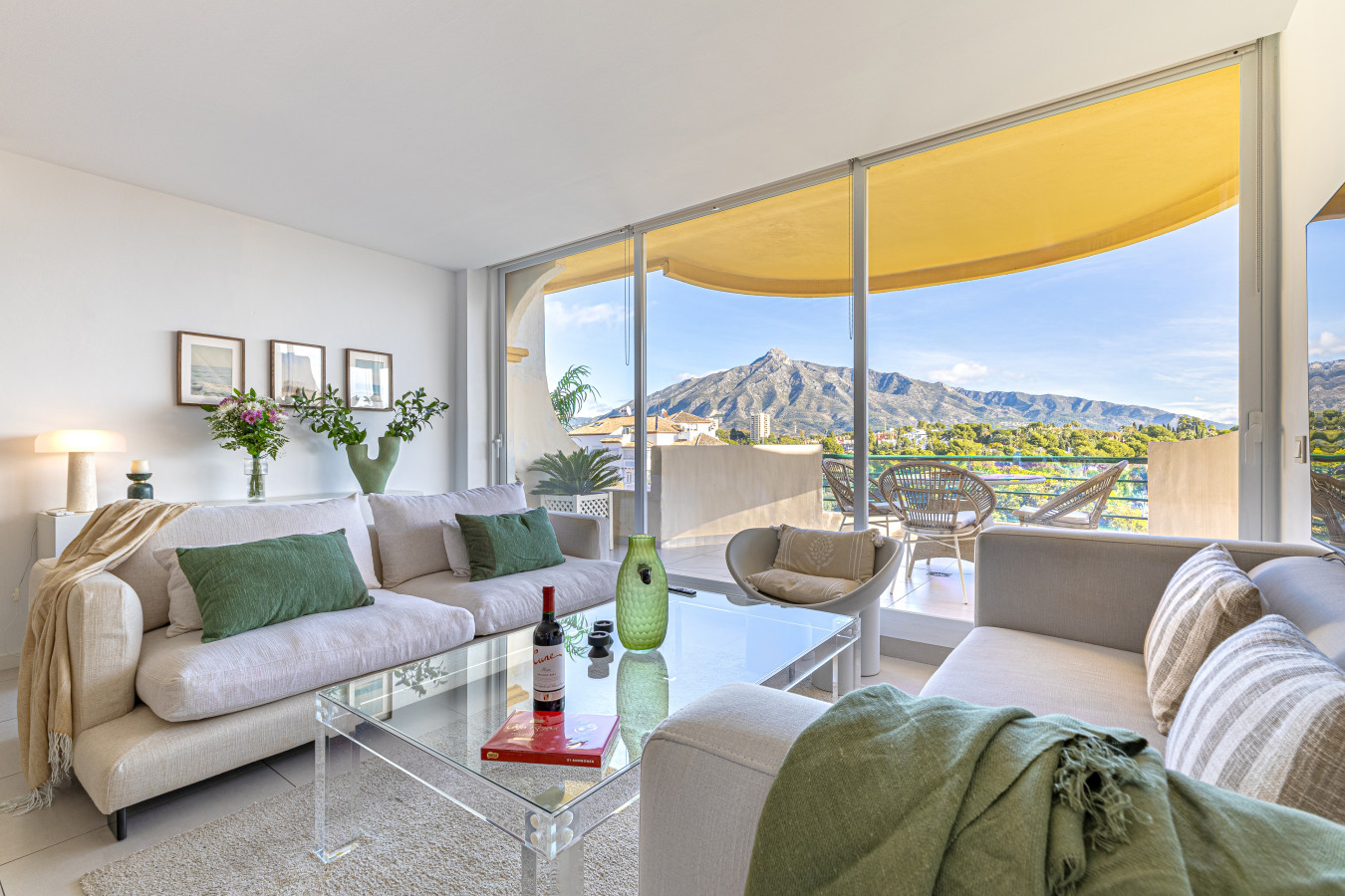 Spacious living room and panoramic La Concha mountain views