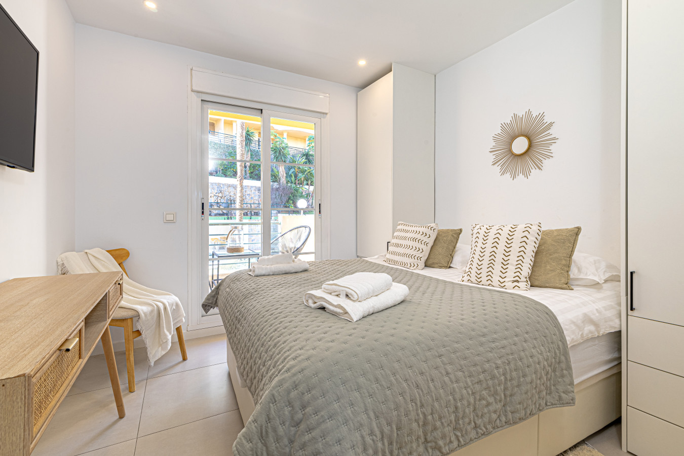 Master bedroom with double bed, en-suite bathroom, Smart TV, private terrace