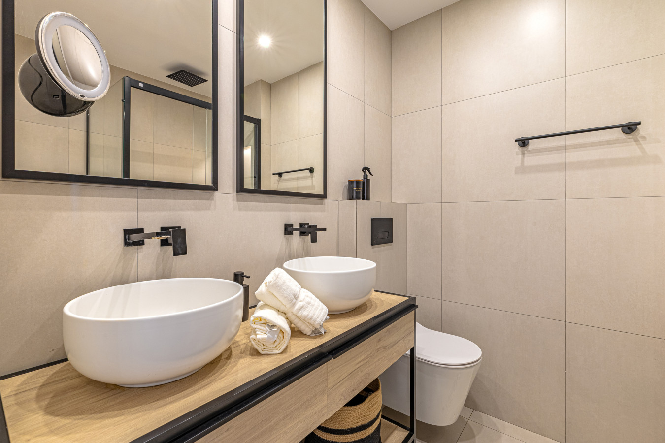 Master bedroom en-suite bathroom with walk-in shower, two sinks, washing machine