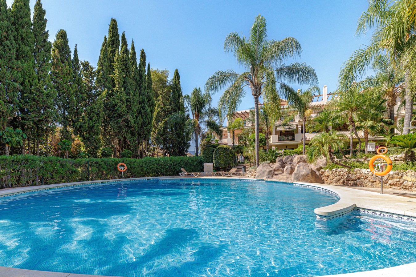 5 min to Banús, Poolside Terrace, Parking | Crossa Homes