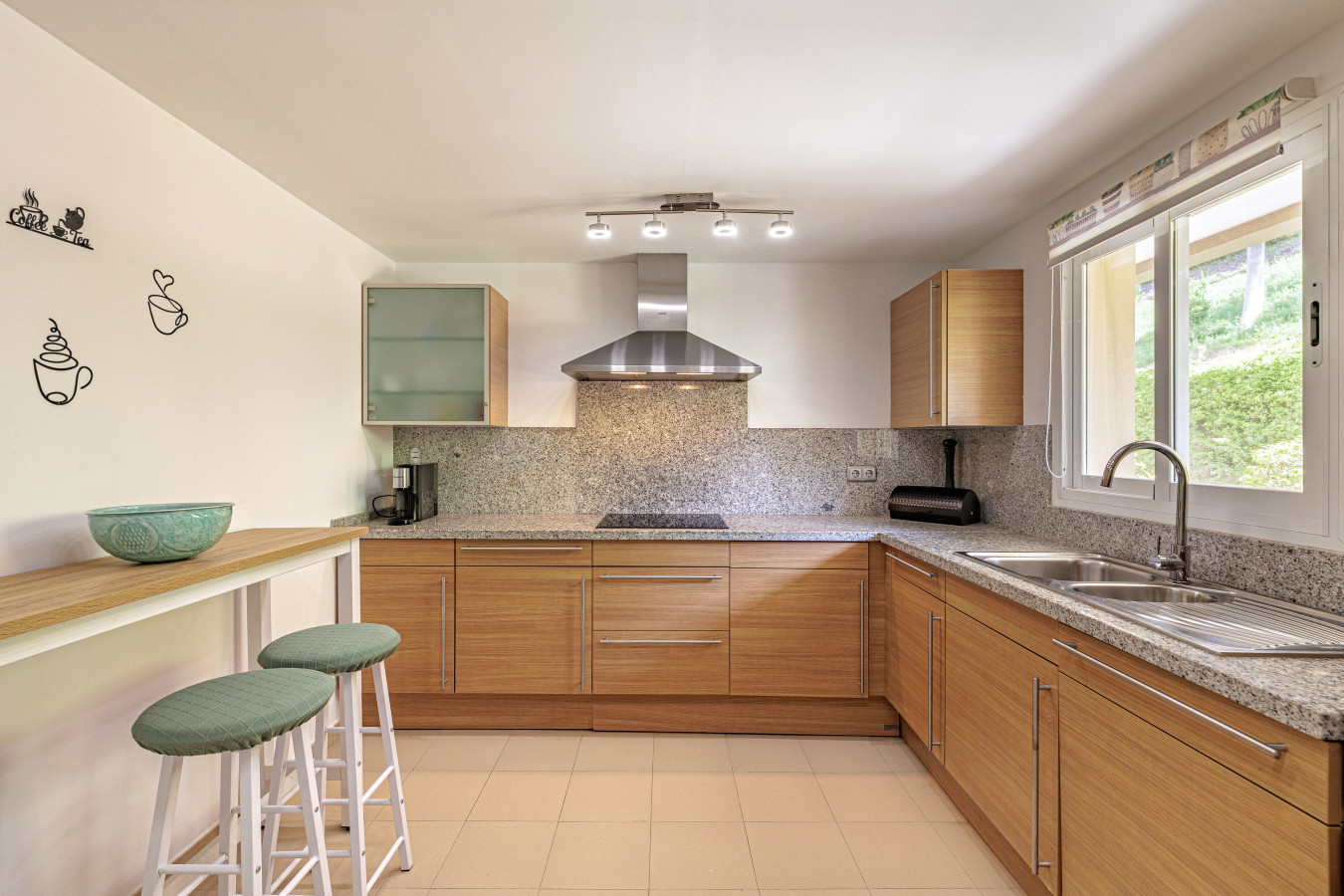 Fully Equipped Modern Kitchen: Modern kitchen with high-end appliances, perfect for self-catering with ease.